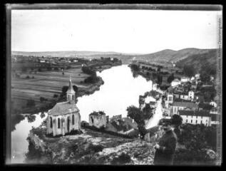 1 vue Laroque-des-Arcs : vue plongeant sur le Lot, la chapelle Saint-Roch et l'église. - Juillet 1915. - Photographie