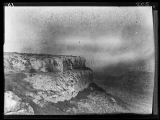 1 vue Des falaises de Figuière vers l'ouest. - 7 avril 1922.