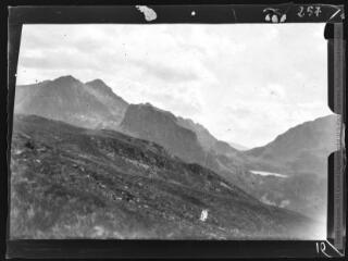 2 vues Du col de Terre Nègre vers le port et l'étang de Fontargente / cliché Henri Gaussen. - 26 août 1922.