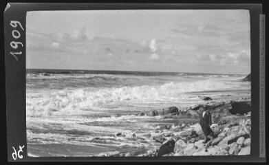 2 vues La côte basque à Bidart. - 25-29 septembre 1927.