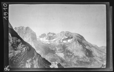 2 vues De la montée du col de Tortes vers le Ger d'Eaux-Bonnes / cliché Henri Gaussen. - 2 octobre 1927.