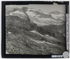 2 vues Luchon : du Sacroux vers le Maupas, en bas à droite le lac Vert. La Tusse de Maupas, à droite glacier des Crabioules. - août 1936.