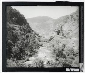 2 vues Andorre : Sant-Joan-de-Caselles, près de Canillo, vue de l'amont vers le sud. - juillet 1936.
