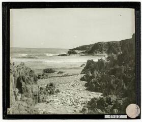 2 vues Côte des Albères près de Banyuls. Un peu avant Collioure, en descendant vers le sud. - 11 avril 1927.