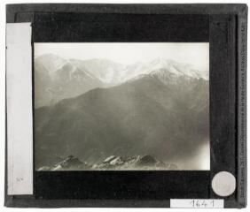 2 vues Le Canigou. Vue depuis la chapelle Sainte-Anne vers l'est, vers le Puig del Bessis et le Canigou. - 5-9 février 1924.