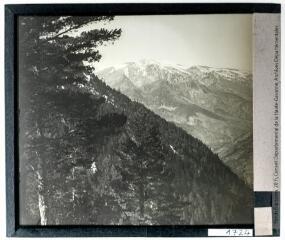 2 vues Depuis la sierra de Cadi vers la chaine des Pyrénées et les montagnes d'Andorre. - avril 1926.