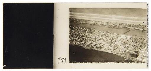 1 vue 751. Vue aérienne de Saint-Louis.