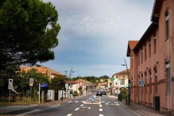 1 vue Les écoles et entrée du village / André Cocault photographe. - 29 septembre 2020. - Photographie numérique