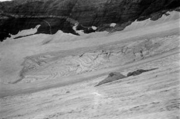 1 vue Bandes et crevasses du glacier occidental.