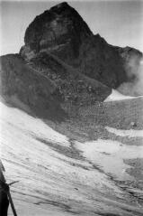 1 vue Eboulis et moraines au front du glacier du Port d'Oô : pics du Port d'Oô et des Gourgs Blancs.