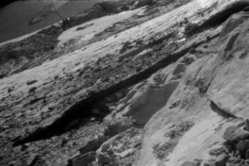 1 vue Débitage et polissage de la roche du glacier occidental.