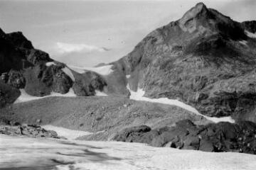 1 vue Moraine frontale du glacier du Port d'Oô et col de transfluence des Gourgs Blancs.