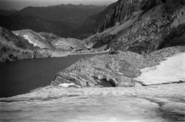 1 vue La cuvette surcreuse au front du glacier oriental.