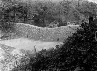 1 vue Vue aval du barrage du Lys / photographie Loup. - 23 décembre 1929. - Photographie