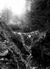 1 vue Vue du barrage supérieur construit en 1905 / photographie Bauby. - 7 octobre 1905. - Photographie