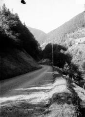 1 vue Vue vers l'aval prise du point précédent (passerelle Comet). - 1937. - Photographie