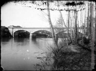 1 vue Cintegabelle. Vue panoramique, le pont.