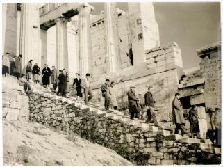 1 vue Voyage d'André Brusson : visite de sites archéologiques.