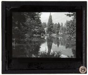 1 vue Le lac des Quinconces.