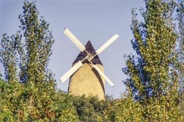 1 vue Villeneuve-la-Comptal : le moulin.
