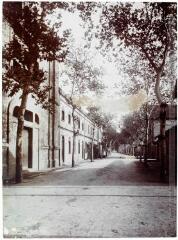 1 vue Route de Montauban traversée par l?embranchement particulier des Établissements Brusson Jeune.