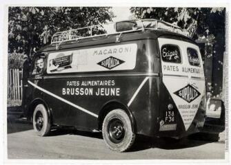 2 vues « Camion, novembre 1953 ».