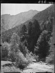 1 vue Néouvielle : vallée de Couplan. - août 1936.
