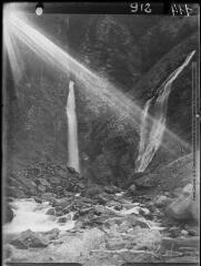 1 vue Luchon, Lys, cascade d'Enfer. - septembre-octobre 1936.