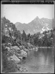 1 vue De l'ancien lac de l'Oustallat vers le pic Méchant. Lac de Cap de Long. - 19 juillet 1939.