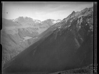 1 vue Du Laou d'Esbas vers la Pique, le Campsaure. - octobre-décembre 1936.