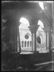 1 vue Abbaye de Fontfroide. - entre le 29 mars et le 1er avril 1942.