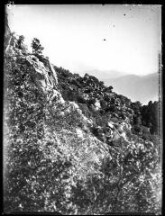2 vues Le Roc de France. Depuis le Pilon de Belmatx vers le Roc de France. - 7-9 février 1924.