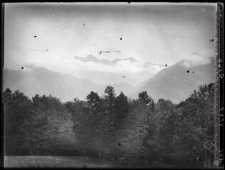 1 vue De Superbagnères vers le Portillon. - septembre 1944.