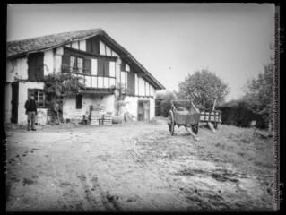 1 vue Ferme dans le Pays Basque. - 14 octobre 1944.