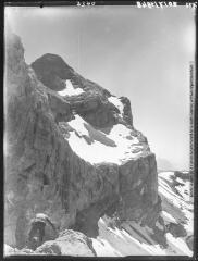 1 vue Le Casque, vu de la Brèche. Vue prise depuis le côté espagnol de la Brèche. - 20 juillet 1948.