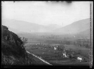 2 vues De la montée au pech de Foix vers Ferrières et le Prat d'Albis, sortie de Foix. - avril 1914.