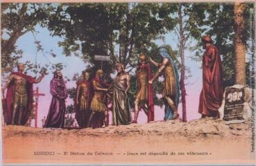 2 vues Lourdes : Xe Station du Calvaire :