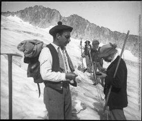1 vue Glacier du Nethou, en longeant une crevasse entrouverte, 1er septembre 1903.
