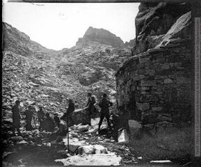 1 vue Ancien refuge d?Arrémoulit, 27 août 1904.