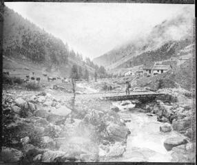 1 vue Chalets des Ayes et pont. 2 août 1905.