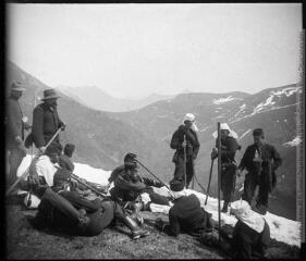 1 vue Au col d?Agnourès 1501m, vue sur le col de Louvie (1440 m), 9 avril 1905.