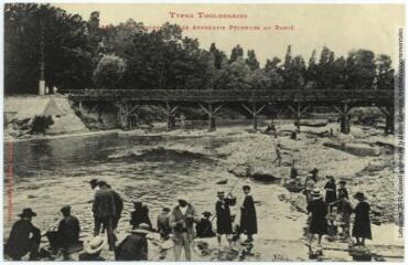 1 vue Types toulousains. 36. Nos pescofis : les apprentis pêcheurs au Ramié. - Toulouse : album Labouche, 1987, réédition d'une carte éditée par Labouche frères. - Carte postale