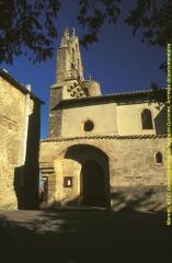 1 vue Plan d'ensemble du portail situé sur la façade sud de l'église. - Prise de vue du 24 novembre 1998.