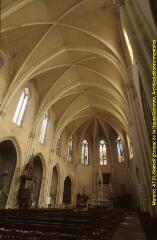 5 vues Vues intérieures de l'église. - Prises de vue du 18 septembre 1998.