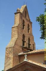 1 vue Plan rapproché de l'arrière du clocher-mur, vue de biais. - Prise de vue du 18 juin 1998.