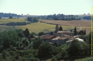 1 vue Vue éloignée du village. - Prise de vue du 28 juillet 1998.