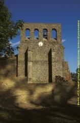 1 vue Plan d'ensemble du clocher-mur situé sur la façade ouest de l'église, vue de face. - Prise de vue du 10 septembre 1998.