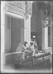 2 vues Fez : dans la demeure du pacha. - 10 avril 1926