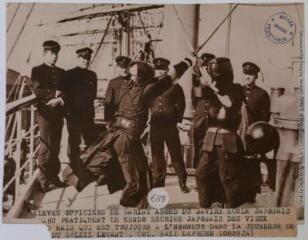 3 vues Deux élèves officiers de Marine, à bord du navire école japonais