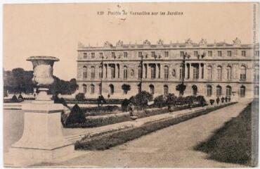 2 vues 139. Palais de Versailles sur les Jardins